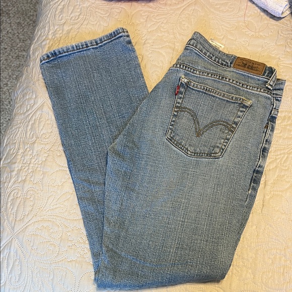 Levi's Women's Classic Blue Straight Leg Jeans - Picture 1 of 7